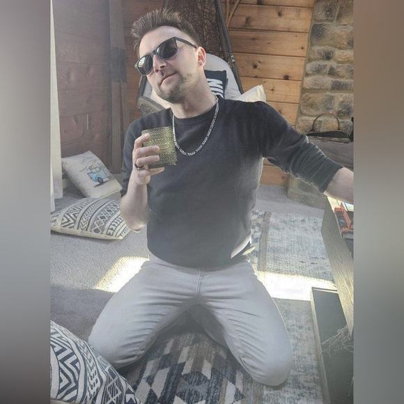 Like this listing for solo shows! - Picture 5 of 9